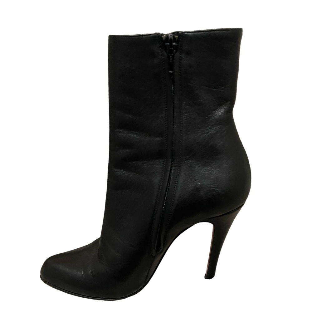 Pre-Loved Christian Louboutin Black Bootie Black 36